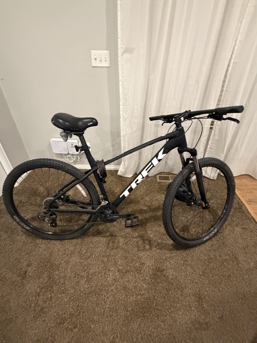 Trek Marlin 4 Mountain Bike XL like new