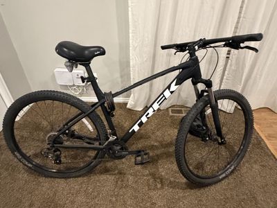 Trek Marlin 4 Mountain Bike XL like new