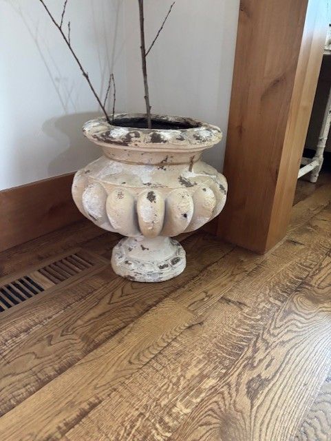 Urn/Vase/Planter