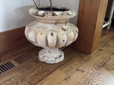 Urn/Vase/Planter