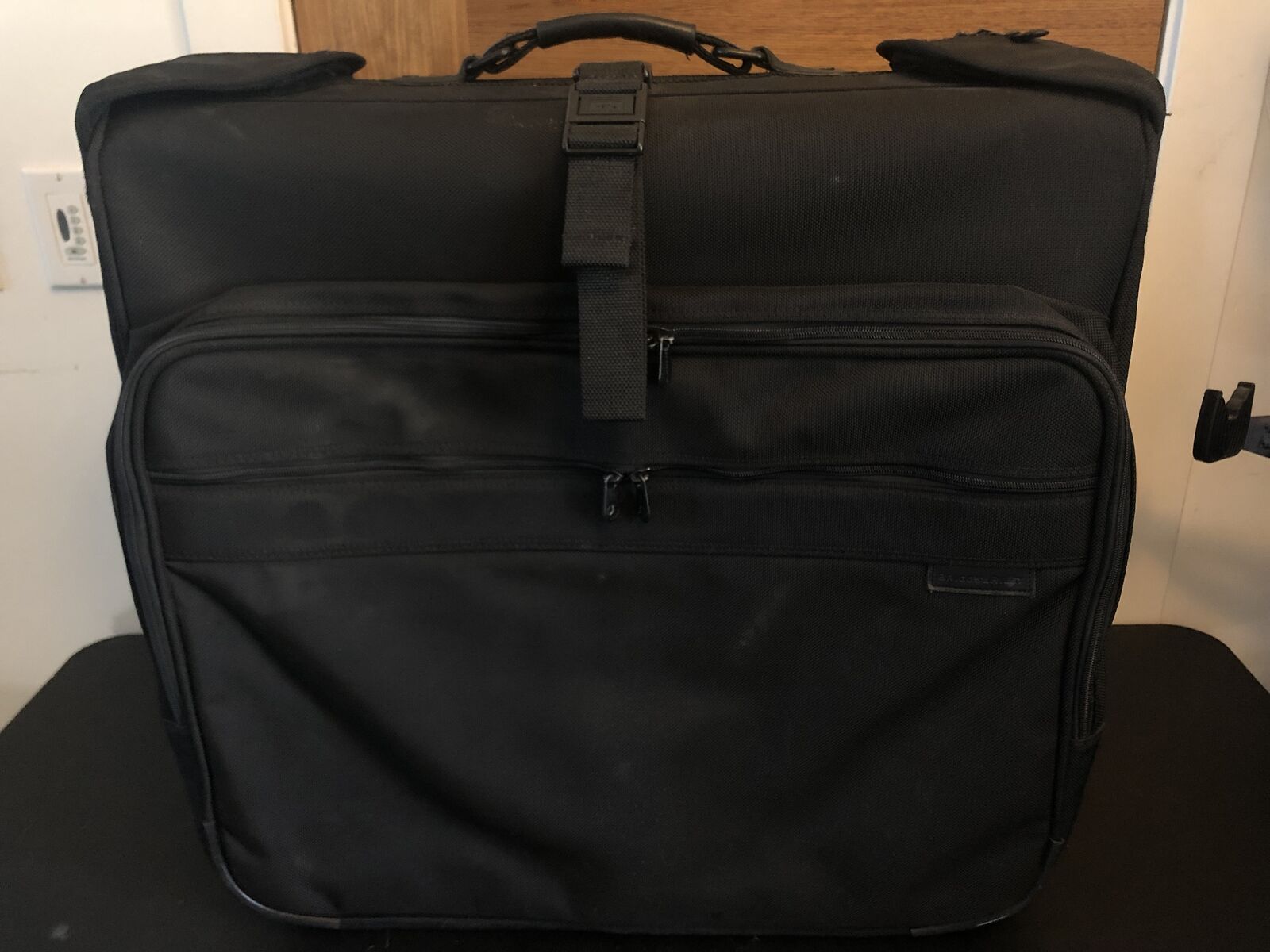 Briggs and Riley XL Size Garment Luggage Bag 04-U78