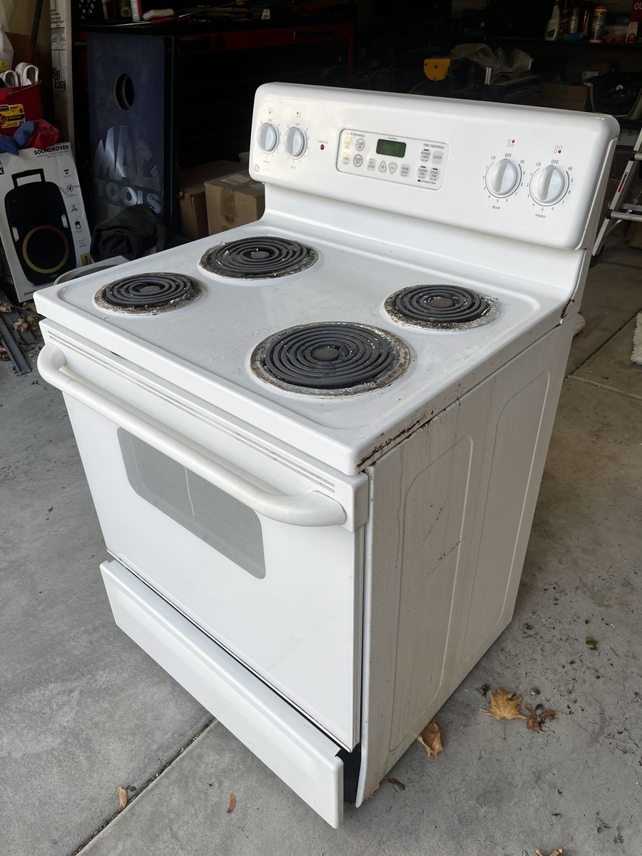 GE Electric Oven / Stove