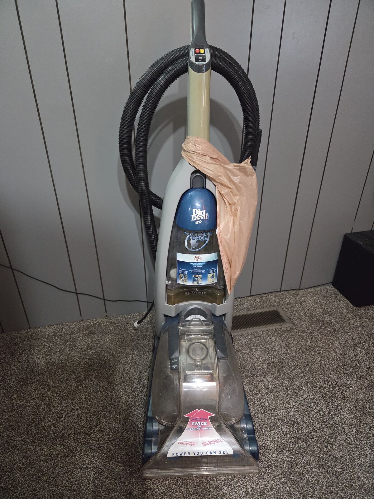 Dirt Devil Platinum Force Super Extractor (model MCE7900) carpet cleaner