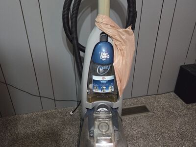 Dirt Devil Platinum Force Super Extractor (model MCE7900) carpet cleaner