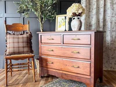 *FREE DELIVERY* Antique Cherry Wood Chest of Drawers/Dresser