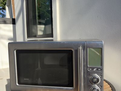 Breville microwave