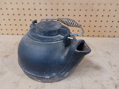 Cast iron kettle