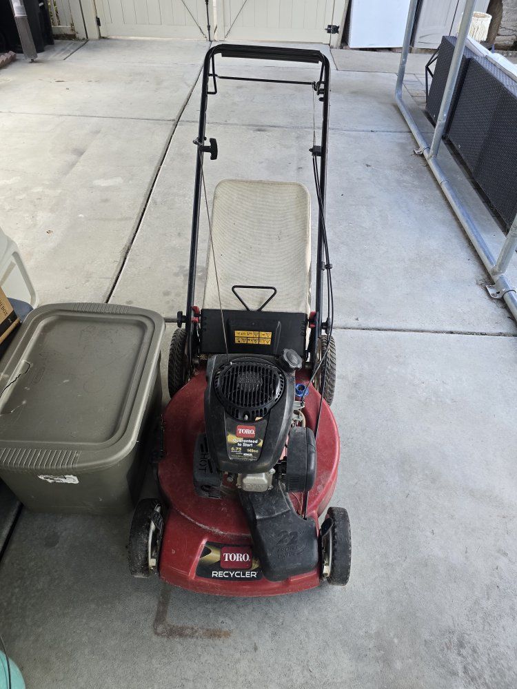 Toro Recycler 22in Gas-Powered Push Lawn Mower with Bagger