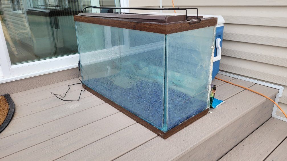 aquarium 30 gallon, with small leak
