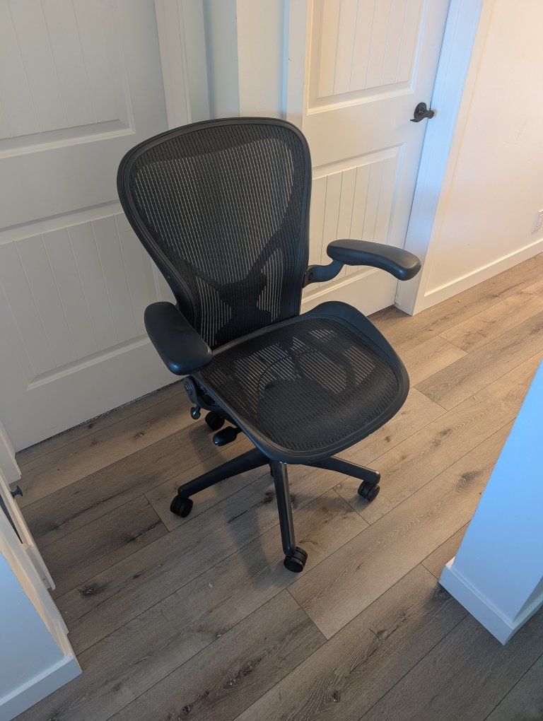 Herman Miller Aeron Chair Size B