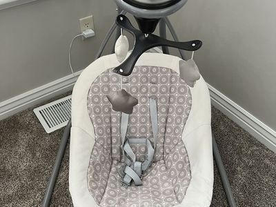 Graco Baby Swing - Gently Used Infant Swing with Adjustable Speed & Melodies