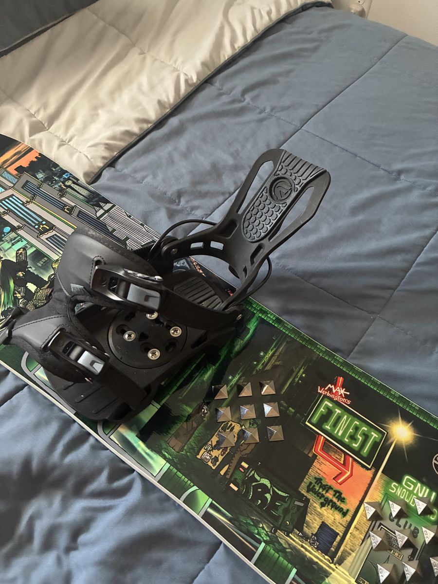 Brand new GNU snowboard 159