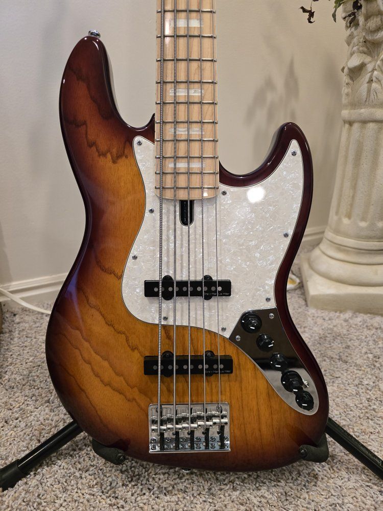Sire Marcus Miller V7 5-String Bass Guitar Sunburst