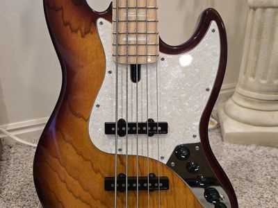Sire Marcus Miller V7 5-String Bass Guitar Sunburst