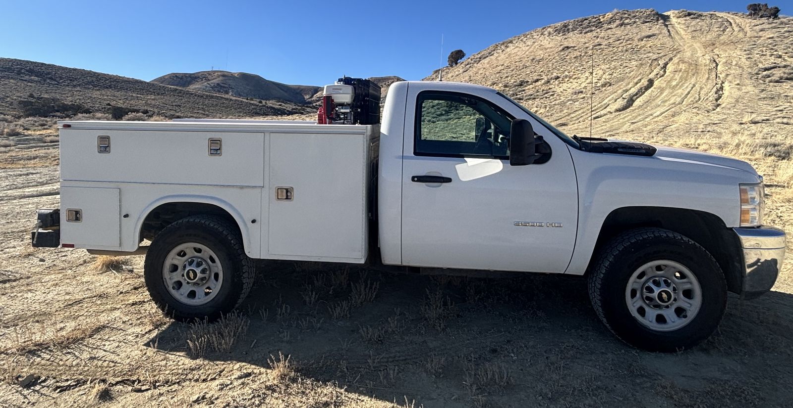 2013 Chevrolet 3500 HD 4x4 Service Truck w/ Air Compressor – 113K Miles