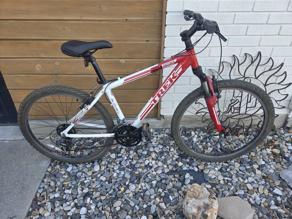 Trek 3700 Hardtail Mountain Bike (18" Medium/Large Frame)