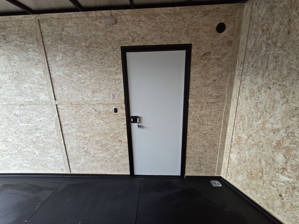 Main image 33