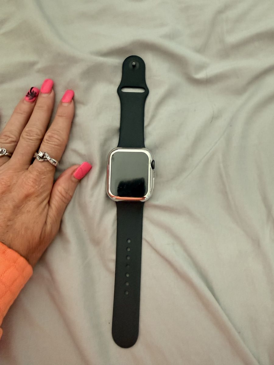 A2095 series 5 Apple Watch