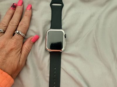 A2095 series 5 Apple Watch
