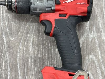 MILWAUKEE 18V BRUSHLESS HAMMER DRILL