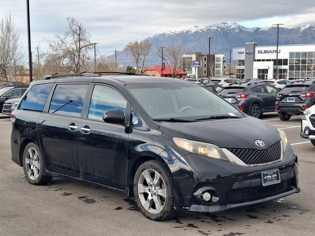 2013 TOYOTA SIENNA SE 8-Passenger