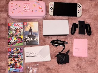 NINTENDO SWITCH OLED + ACCESSORIES + 3 GAMES