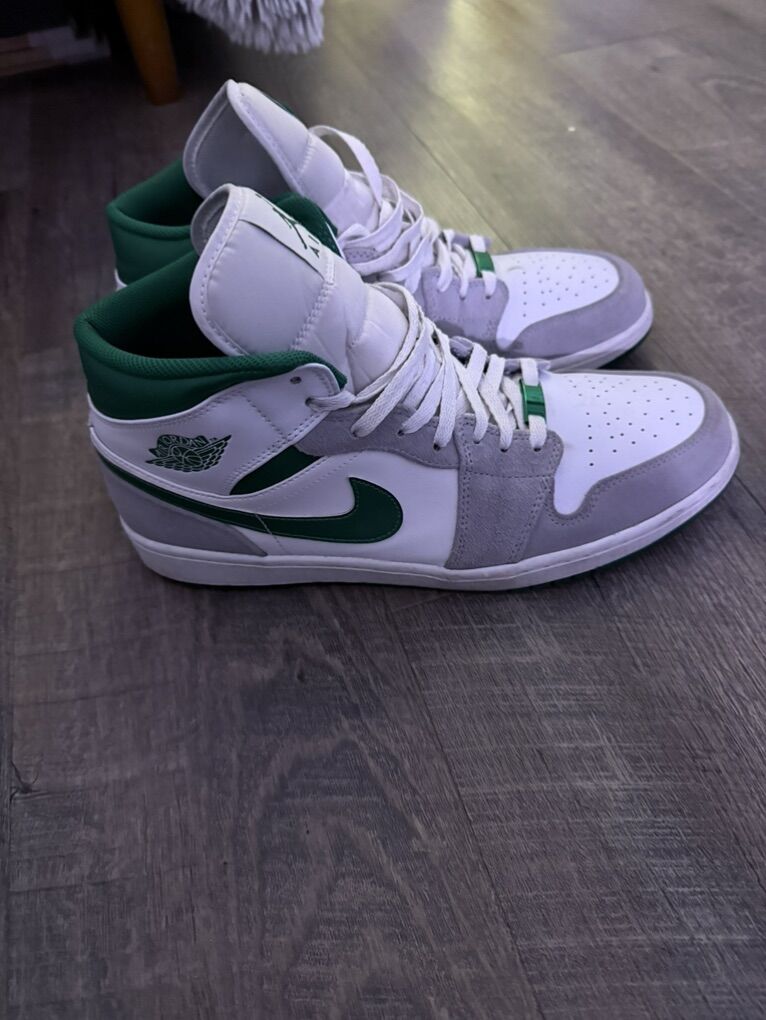 Mens NIKE Shoes Size 13