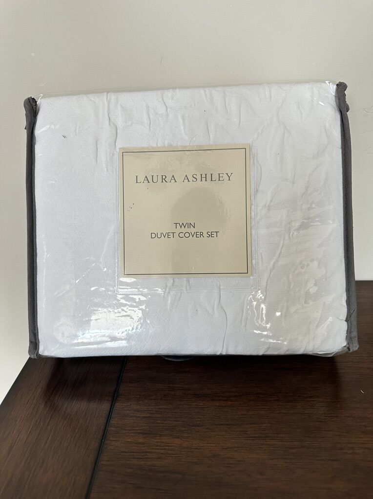 NIP Laura Ashley Twin Duvet/sham Set Rowland