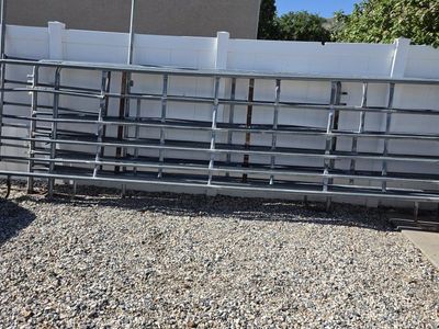 8 ft and 16ft horse panel slightly broken but fixable