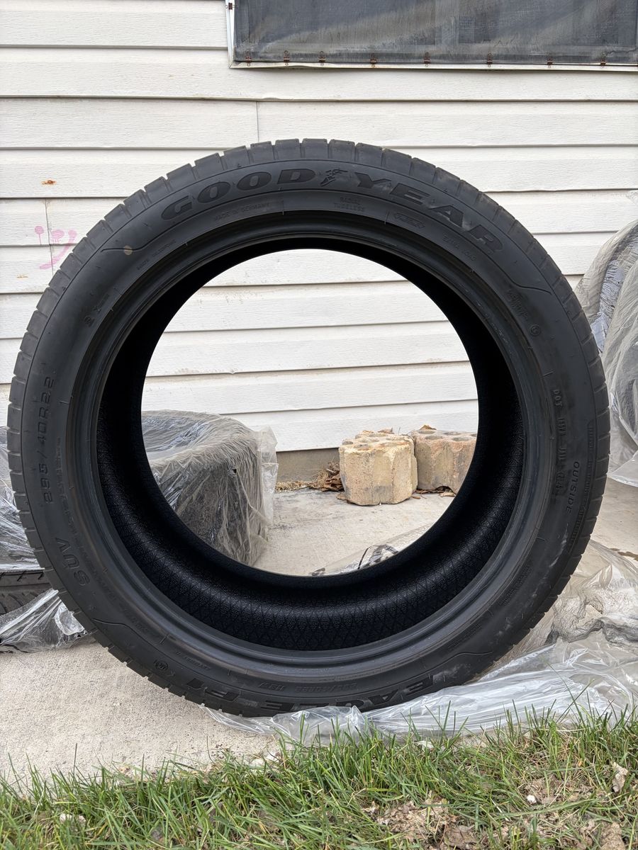 Goodyear Eagle Sport SUV tires size 295/40R22