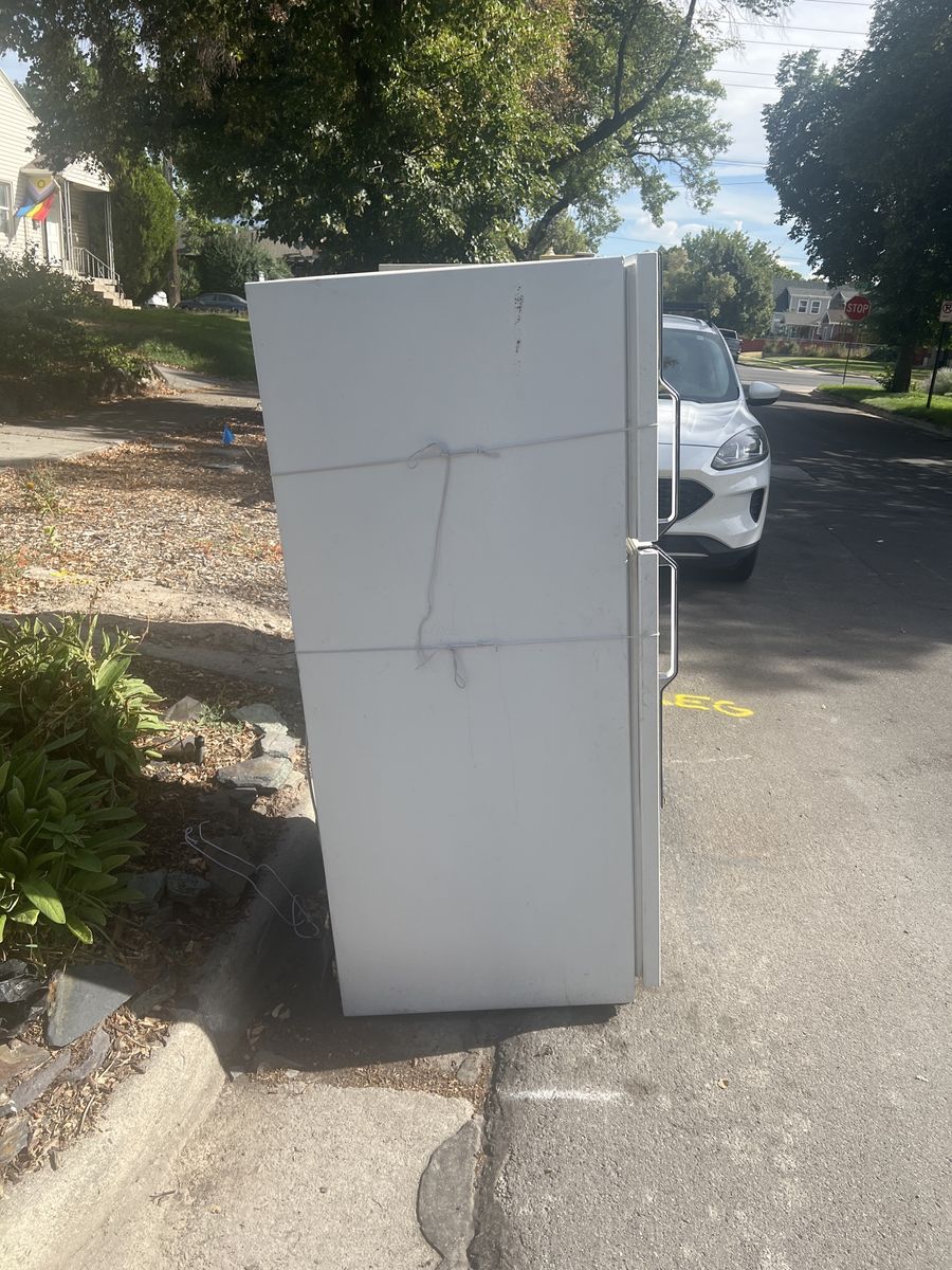 Refrigerator 