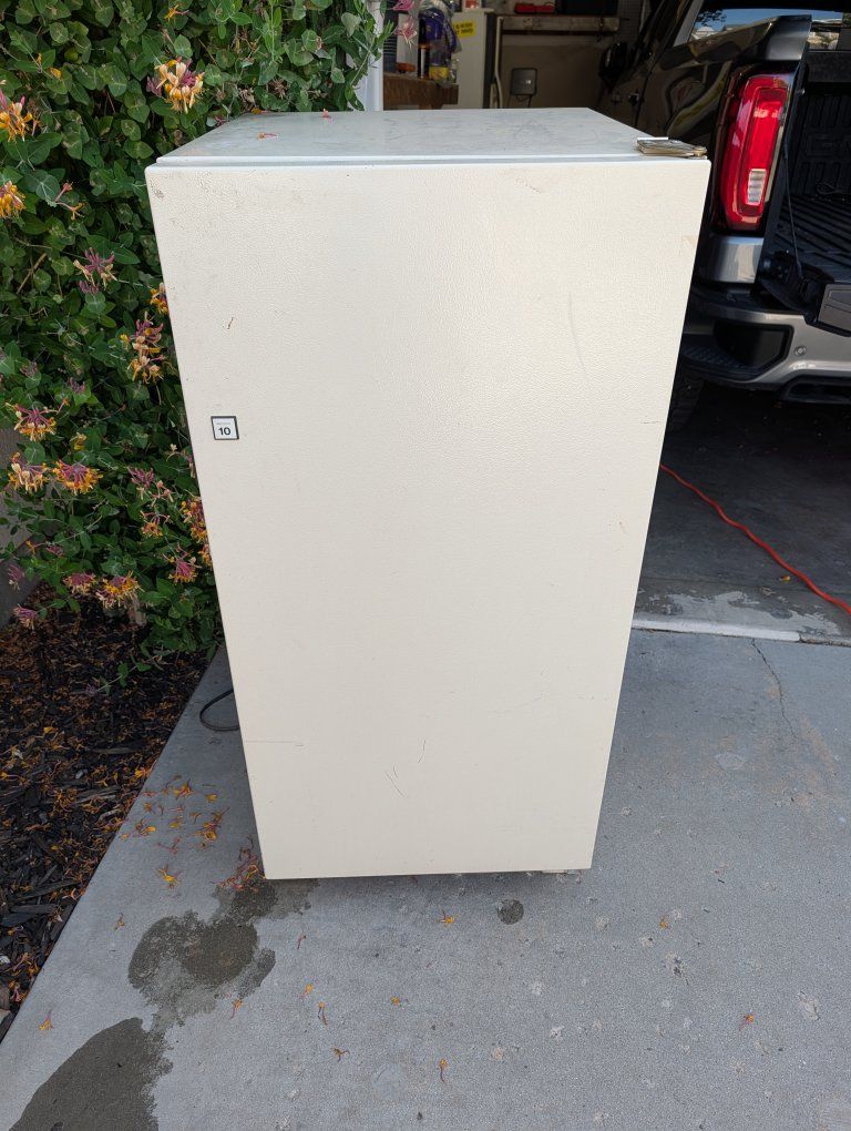 Compact Refrigerator/Freezer - Cream/White - Ideal for Dorms/Garage