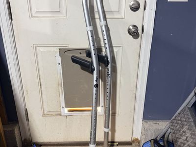 Mobilegs Ultra Ergonomic Underarm Crutches Pair - Size Large (300 lb Capacity)