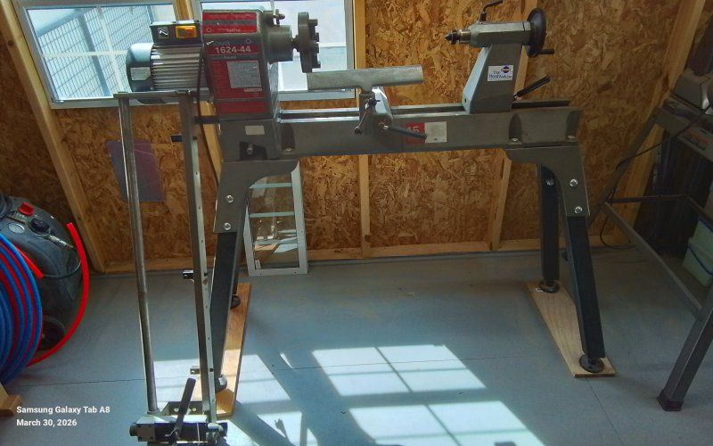 Nova 1624/44 Woodlathe and Hitachi CW 40 Scrollsaw