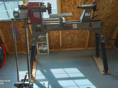 Nova 1624/44 Woodlathe and Hitachi CW 40 Scrollsaw