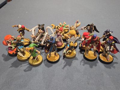 Nintendo Amiibos - 16 Amiibos
