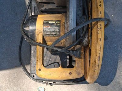 DEWALT DW860 Type 1 120V 10.8 Amp 4-3/8" Wet/Dry Tile Saw with Water Feed