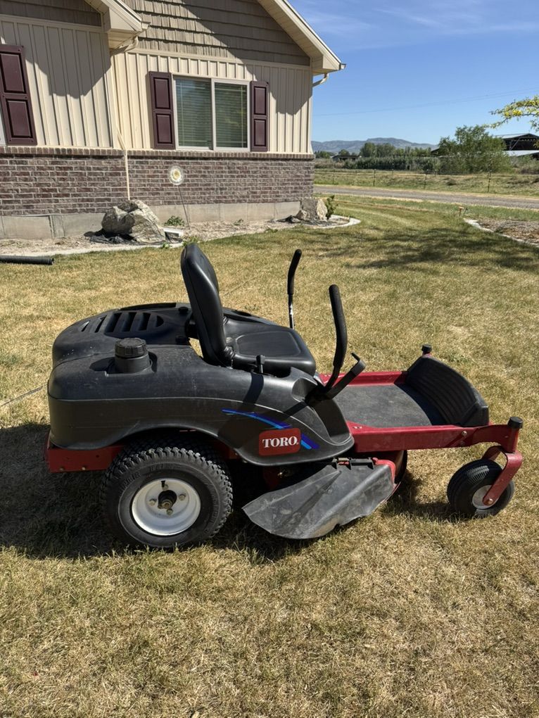 Toro Time Cutter 14–38Z Zero Turn Lawnmower