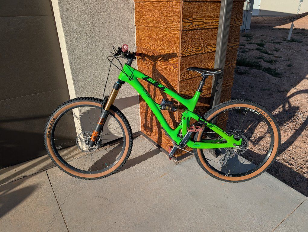 Yeti SB6 C2 Mountain Bike - Green, Full Suspension, 27.5" Wheels, Shimano SLX, Fox Factory