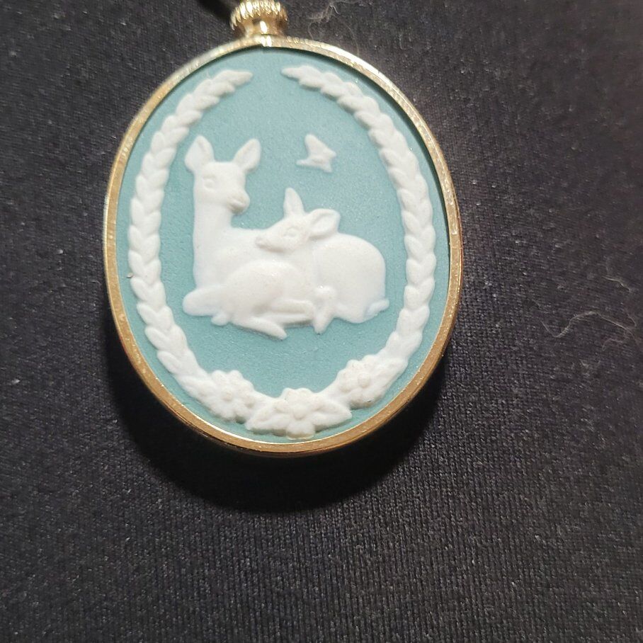 1981 Doe and Fawn Cameo