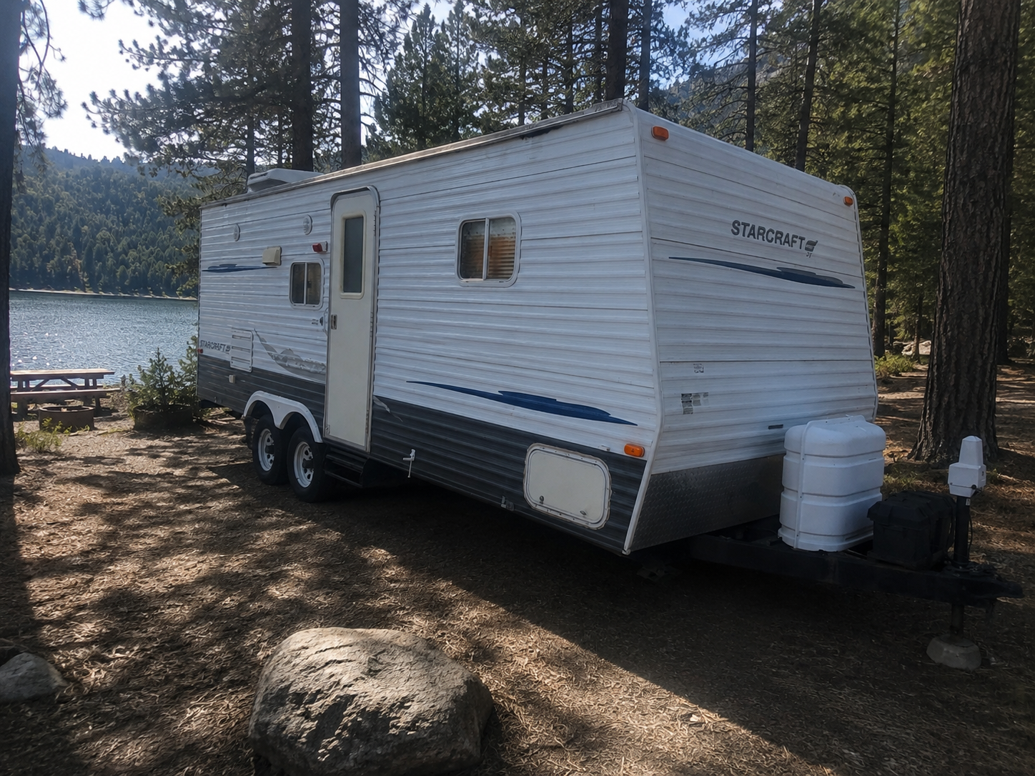 Travel trailer StarCraft camping trailer