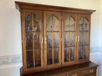 China Cabinet with interior lights