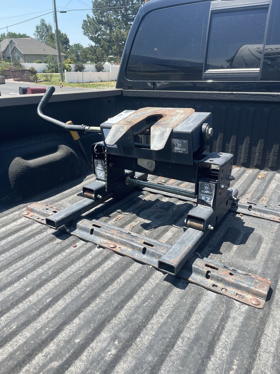 Husky 16K 5th Wheel Trailer Hitch with EZ Roller Base
