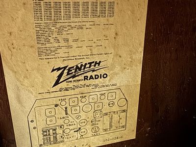 Zenith Long Distance Radio (Chassis 10HZOZ) Vintage Wooden Console Cabinet 117 AC 60 Cycle