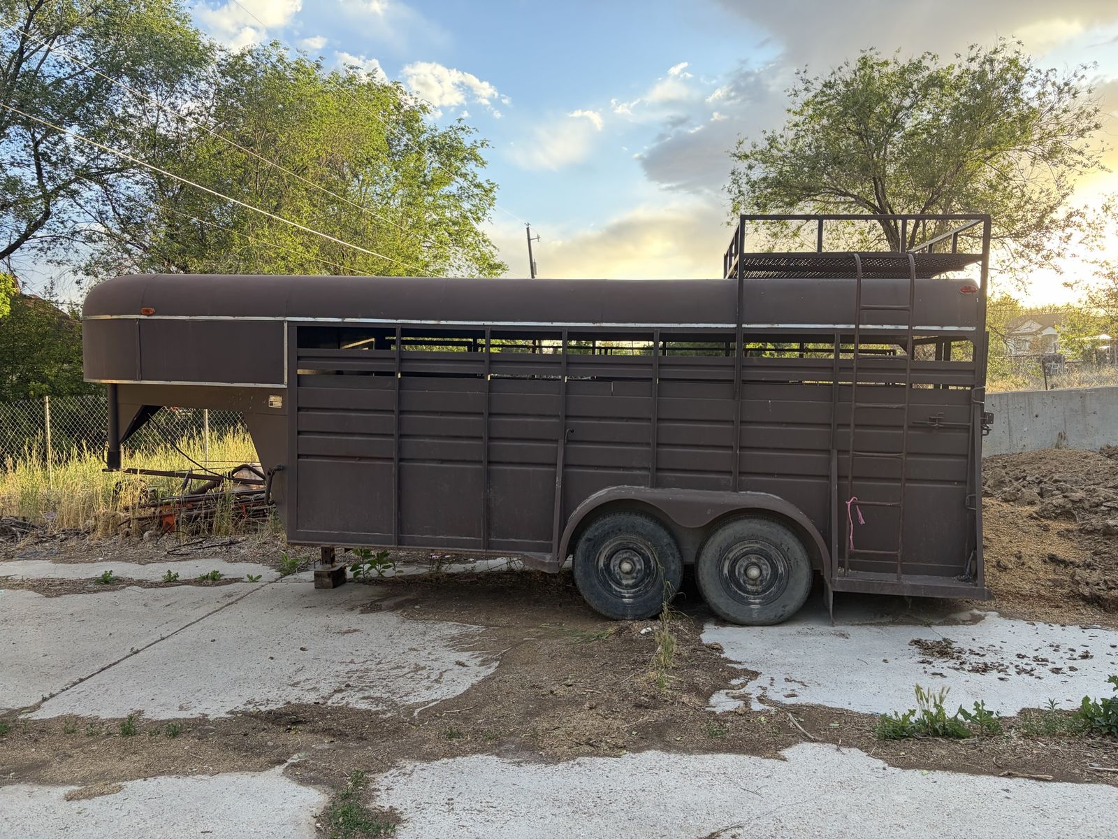 16’ stock trailer