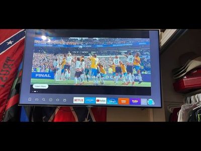 Smart TV, various streaming apps, excellent condition