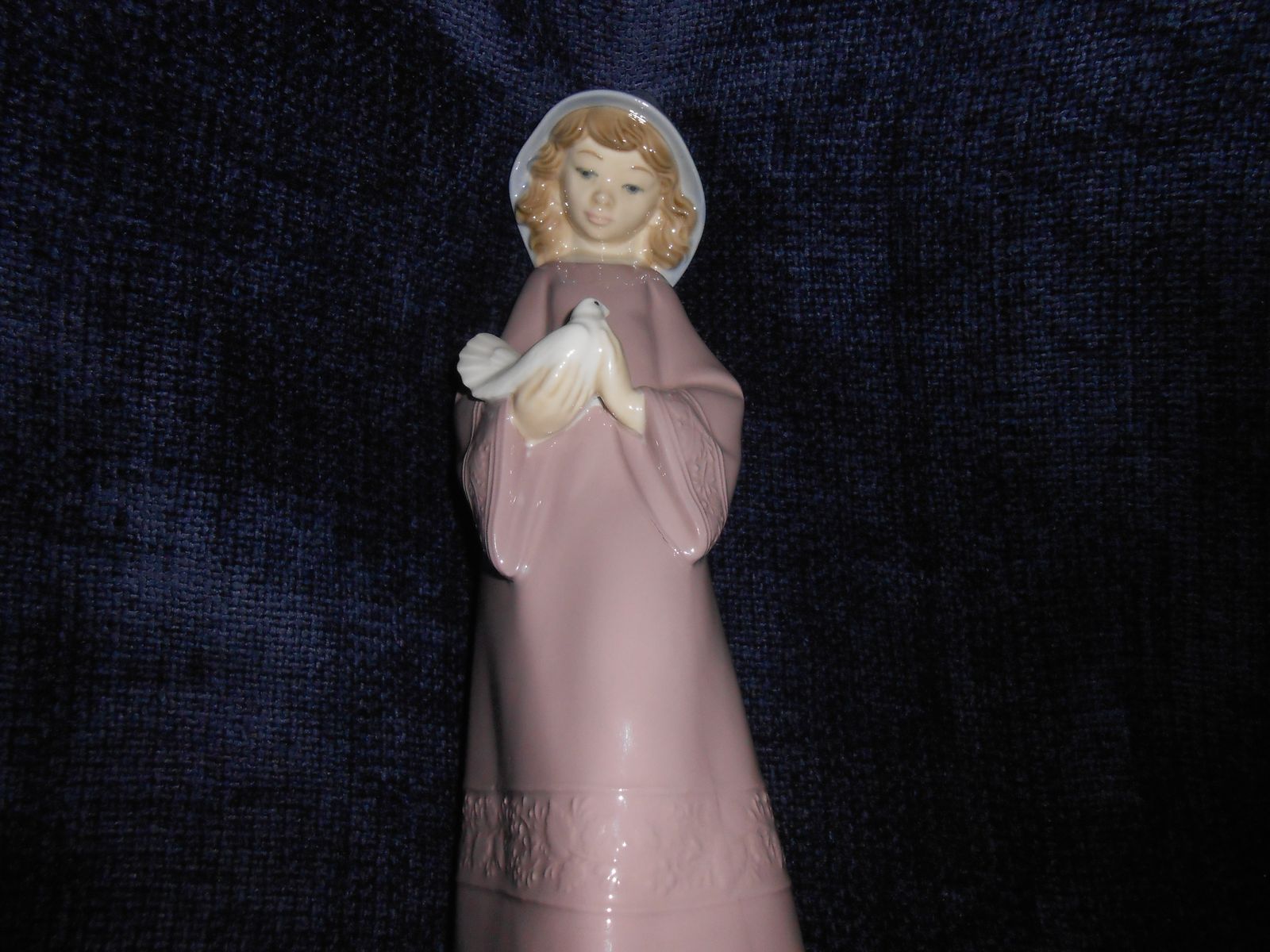 llado Vintage NAO Daisa 1982 Figurine Girl Holding Dove