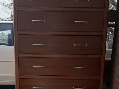 Beautiful 8 drawer Dresser