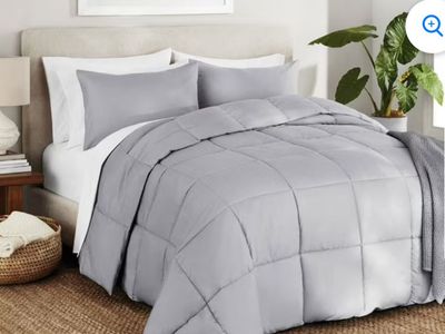 New King Down Alternative Comforter