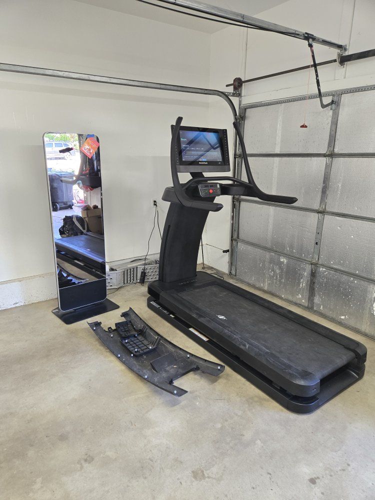 NordicTrack X24 Treadmill - iFIT Enabled & ProForm Smart Mirror (Vue)